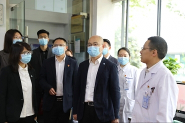 通用技术环球医疗副总经理杨斌辉一行莅临五冶医院调研指导