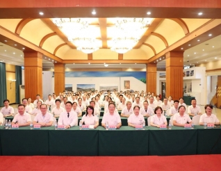 德馨于行 技精于勤：五冶医院召开2025中国医师节庆祝大会暨优秀医师表彰、新医师入职仪式