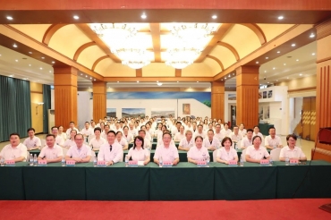 德馨于行 技精于勤：五冶医院召开2025中国医师节庆祝大会暨优秀医师表彰、新医师入职仪式